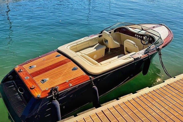 Lake Como One-Hour Private Boat Tour to Villa Gaeta, Varenna & Bellagio photo 2