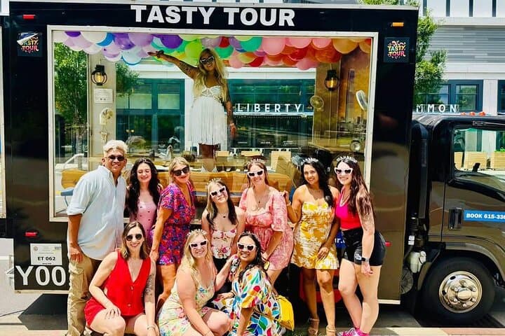 Glass-Wall Downtown Nashville Sightseeing Party Tour — 90-Min Luxury Experience photo 4