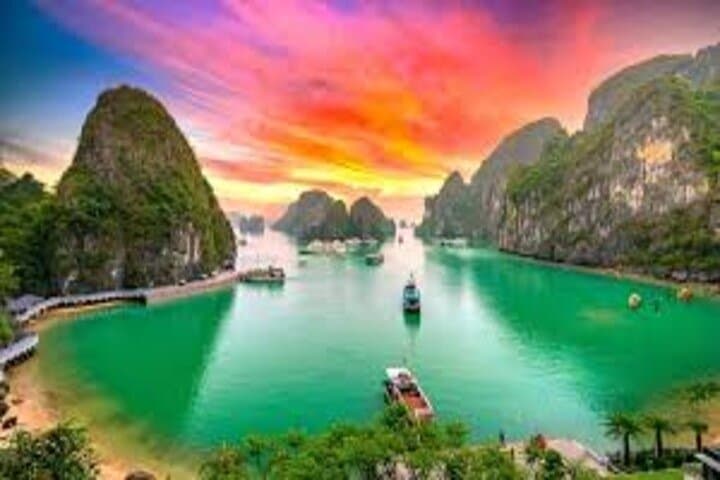 Vietnam Highlights: 14-Day Ho Chi Minh City to Hanoi and Beyond