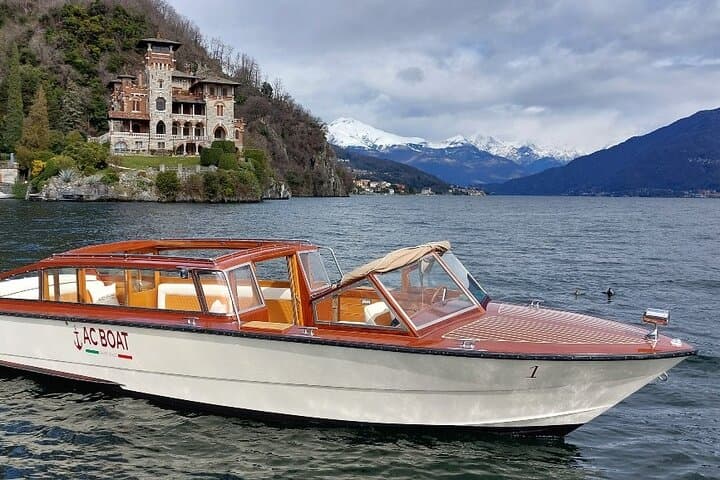 One-Hour Shared Venetian Limousine on Lake Como: Villas, Gardens & Shoreline Views photo 3