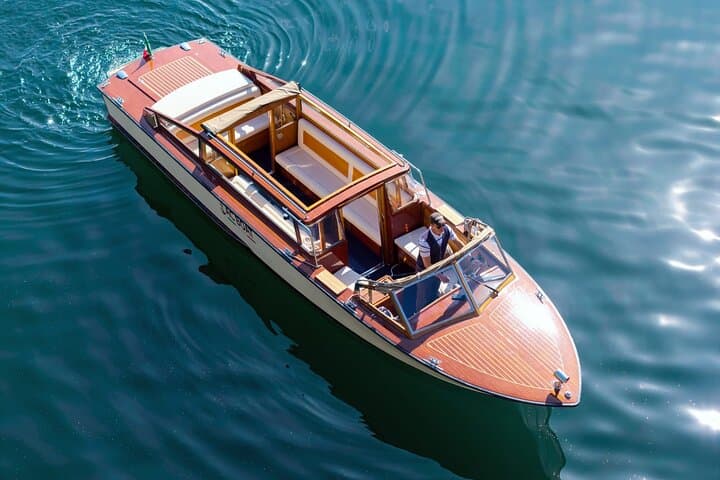 One-Hour Shared Venetian Limousine on Lake Como: Villas, Gardens & Shoreline Views photo 5
