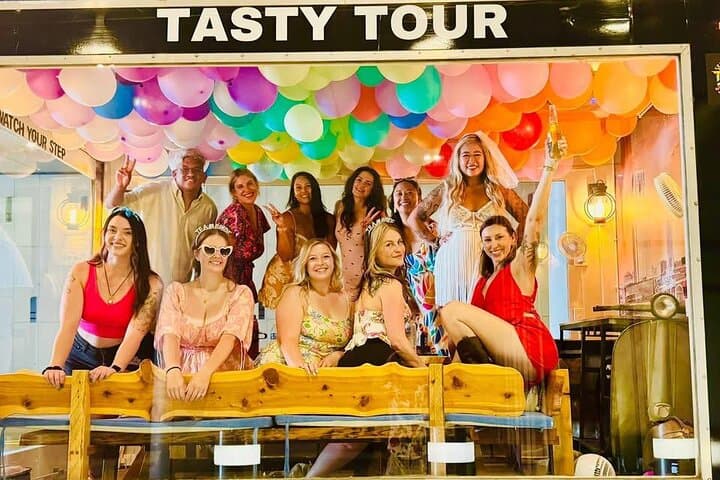 Private Nashville Panoramic Glass Truck Party Tour — VIP 90-Minute City Experience