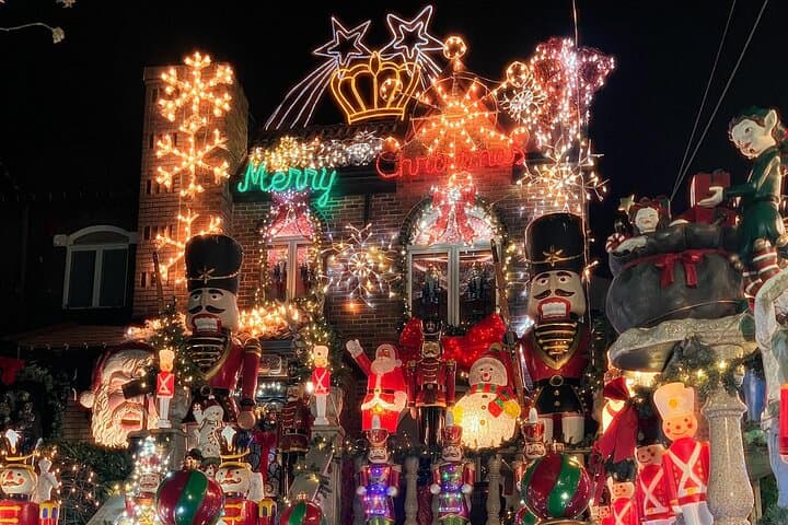 Dyker Heights Christmas Lights Private Tour with Dumbo Photo Stop