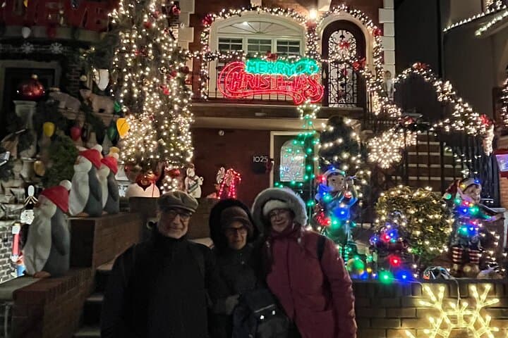 Dyker Heights Christmas Lights Private Tour with Dumbo Photo Stop photo 3