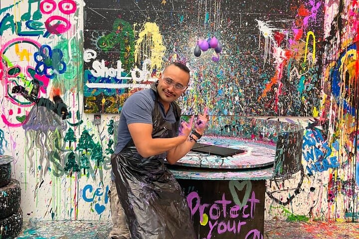 Private Spin Art Experience Los Angeles: Team-Building Spin-Art Canvas Workshop photo 6