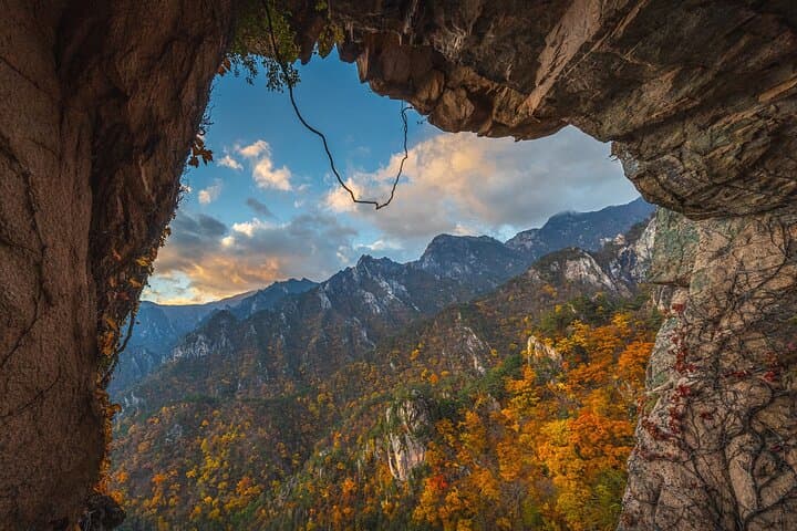Seorak and Naksansa Day Trip from Seoul: Fall Peaks and Coastal Temple Views photo 6