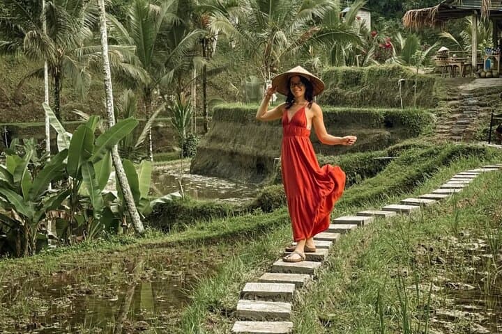 Half-Day Ubud Private Tour: Tegalalang Rice Terrace, Tirta Empul & Tegenungan Waterfall photo 4