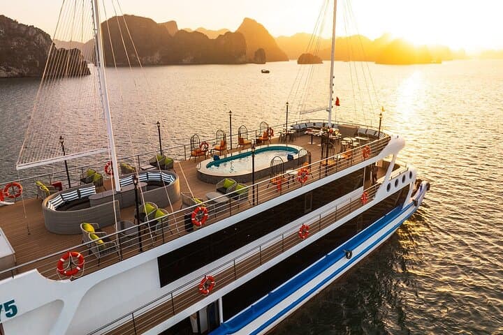 La Casta Halong Bay Day Cruise: Sung Sot Cave, Kayaking & Onboard Jacuzzi photo 3