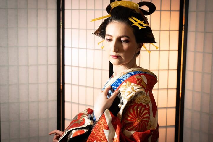 Oiran Makeover in Yoshiwara: Authentic Edo-Era Kimono & Photo Experience in Tokyo photo 2