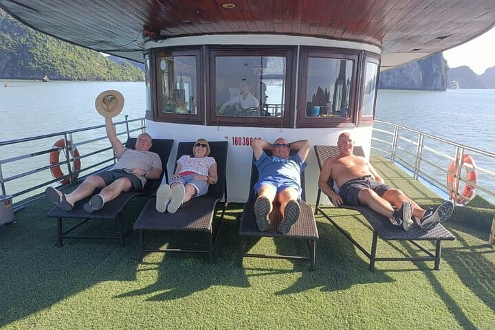 Halong Bay Full-Day Shore Excursion — Cruise, Kayak & Sung Sot Cave photo 5