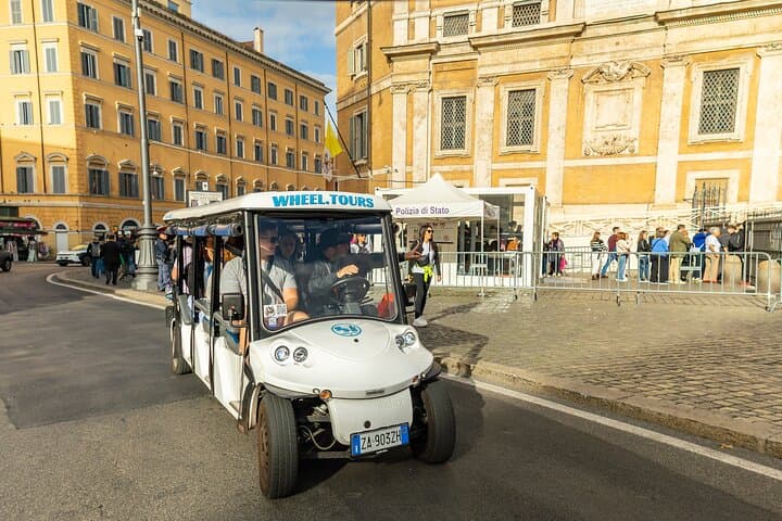 Rome Highlights by Golf Cart: Gelato & Iconic Sights in 3 Hours photo 4
