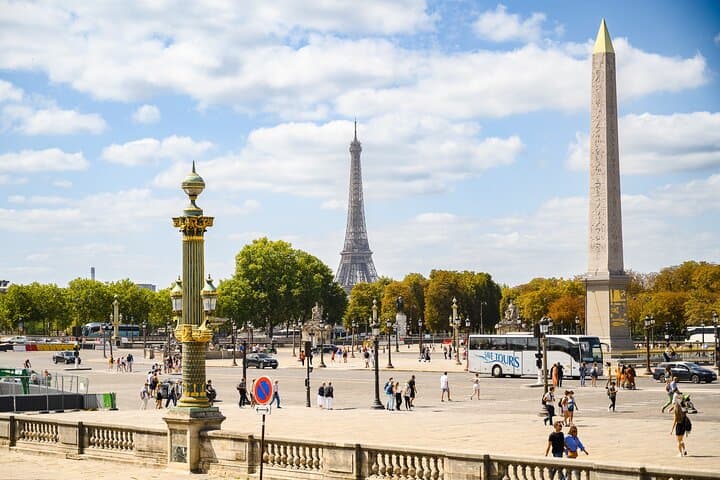 One-Day Paris Sightseeing Tour with Hotel Pickup — Eiffel, Louvre & Montmartre