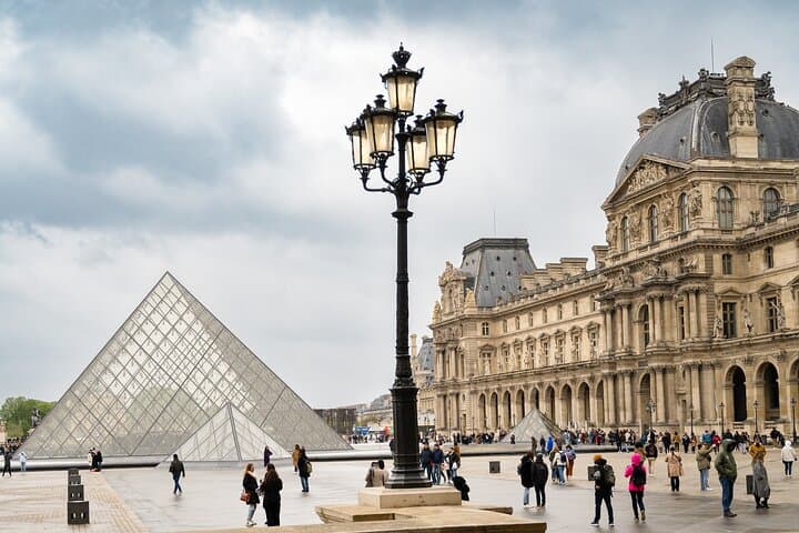 One-Day Paris Sightseeing Tour with Hotel Pickup — Eiffel, Louvre & Montmartre photo 2