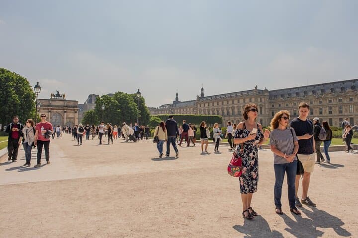 Half-Day Private Paris Tour: Eiffel Tower, Louvre, Notre-Dame & Saint-Germain Highlights photo 2