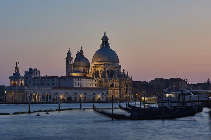 Private Gondola Ride in Venice: Discover the Floating City photo 4