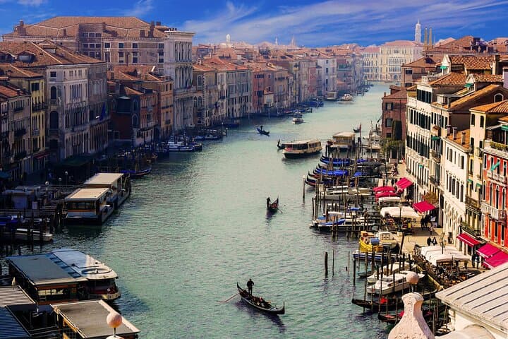 Private Gondola Ride in Venice: Discover the Floating City photo 5