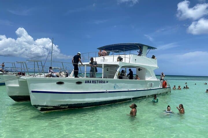 Saona Island Catamaran & Speedboat Day Trip with Lunch and Open Bar photo 5
