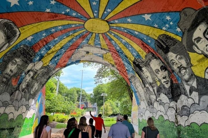 Private Open-Air Minibus Sightseeing Tour in Nashville — Custom 2-Hour Downtown Experience photo 6