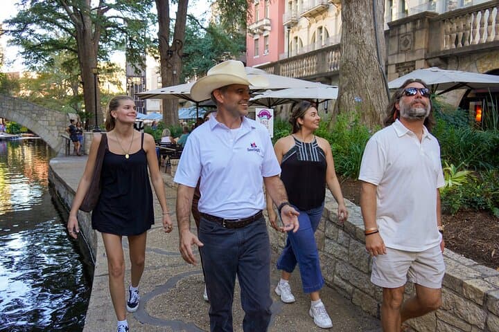 San Antonio Walking Tour: Alamo, River Walk Cruise & Tower of the Americas photo 5