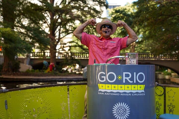 San Antonio Riverwalk Tour with Cruise: Walking & Go Rio Boat Experience photo 5