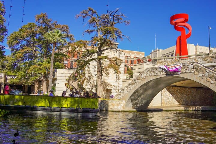 San Antonio Riverwalk Tour with Cruise: Walking & Go Rio Boat Experience photo 6