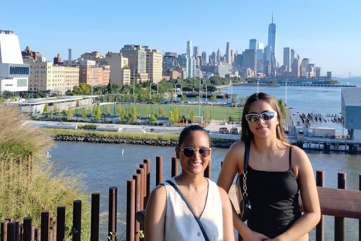 Midtown Manhattan in Spanish: Grand Central, Skyscrapers & Local Stories Walking Tour