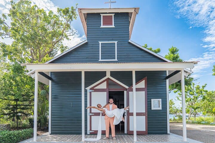 Bayahibe Private Photo Session: 1-Hour Photoshoot on the Caribbean Shore photo 2
