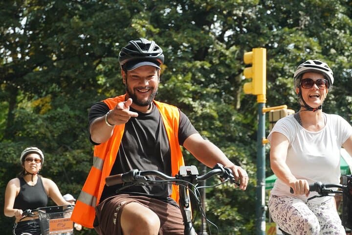 Central Park Bike Tour on Dutch & E-Bikes — Guided Manhattan Ride photo 5
