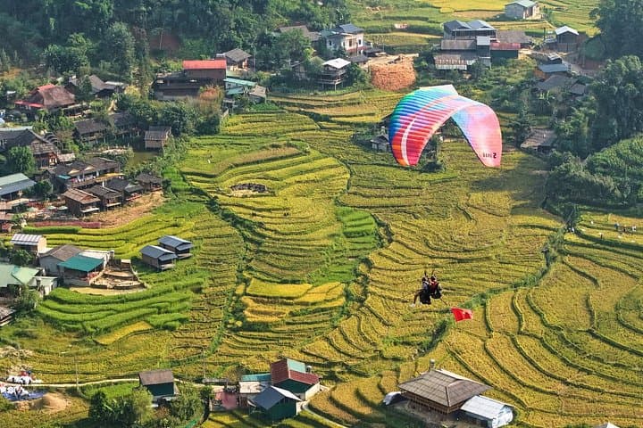 Sapa Paragliding from Hàm Rồng Top: Tandem Flights & Acrobatics over Fansipan photo 1