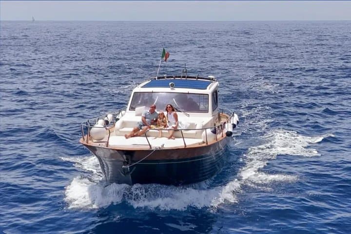 Capri and Amalfi Coast Gozzo Tour: Sorrento Full-Day Boat Experience photo 3