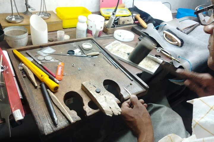 Galle Traditional Jewelry-Making Workshop: Craft Your Own Silver Piece photo 3