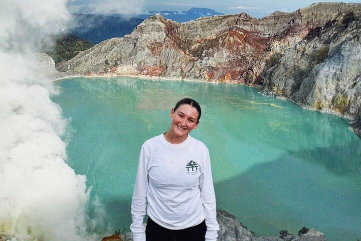 Ijen Blue Fire Night Hike: Private Tour from Bali to Kawah Ijen's Blue Flames