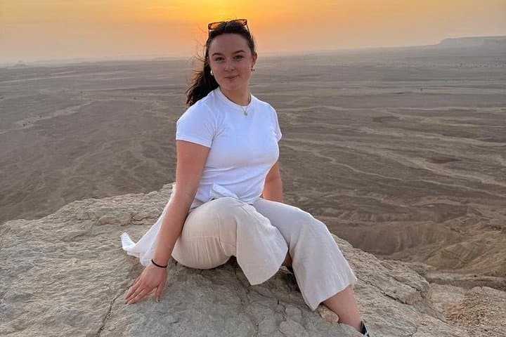 Sunset at the Edge of the World: Riyadh's Jebel Fihrayn Hike photo 4