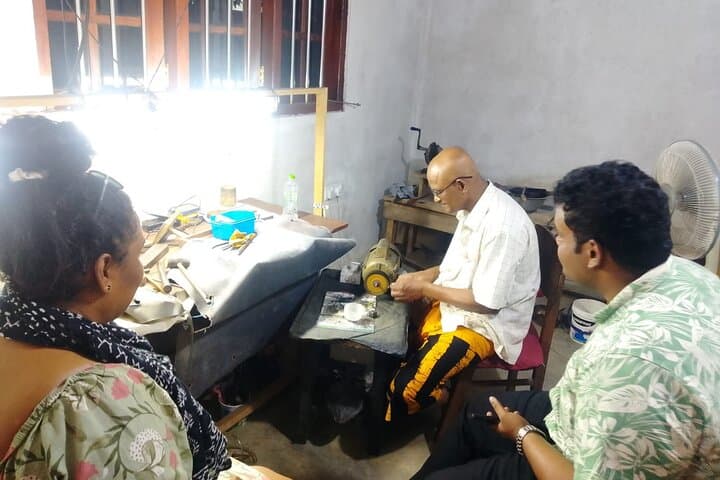 Galle Traditional Jewelry-Making Workshop: Craft Your Own Silver Piece photo 4