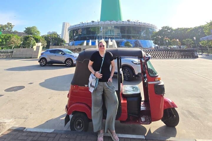 Colombo Tuk Tuk Heritage Tour: Temples, Colonial Landmarks & Tea Tastes photo 4
