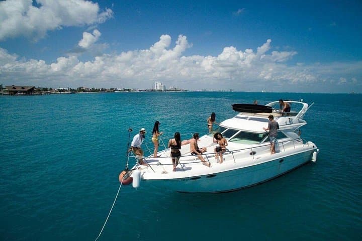 Private Yacht Rental in Cancun: Luxury Charter to Isla Mujeres photo 2