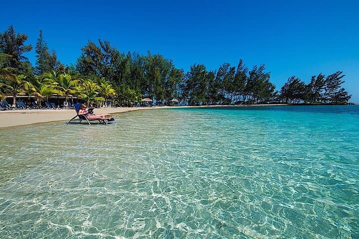 Day Pass at Fantasy Island Beach Resort, Roatán — All-Inclusive Beach Escape photo 4