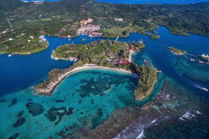 Day Pass at Fantasy Island Beach Resort, Roatán — All-Inclusive Beach Escape photo 3