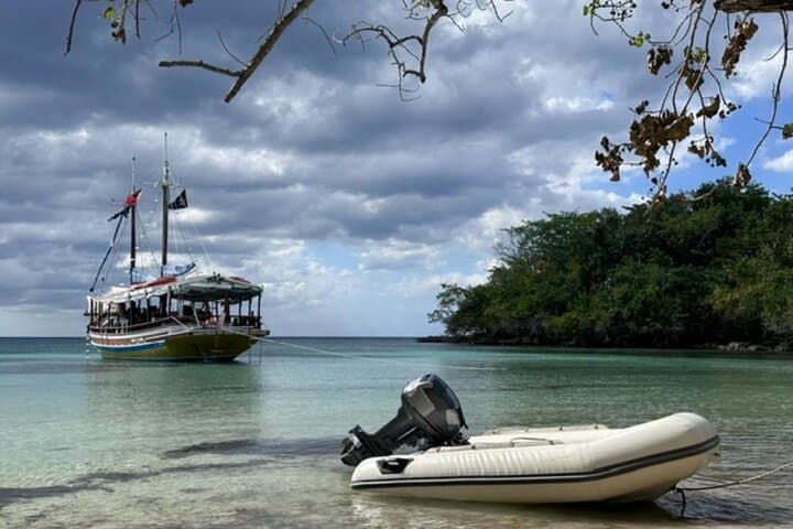 Pirate Ship Sunset Cruise to Rick's Cafe — Negril Sunset Snorkel & Cliff Show photo 4