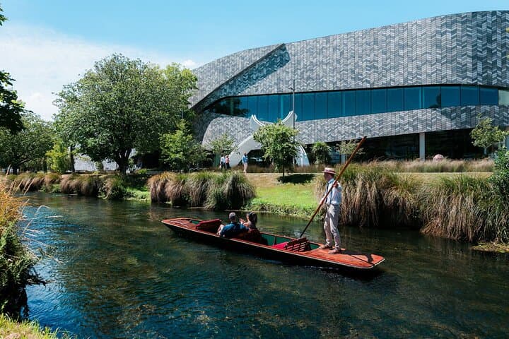 Christchurch Essentials: Guided Walking Tour from the Bridge of Remembrance photo 3