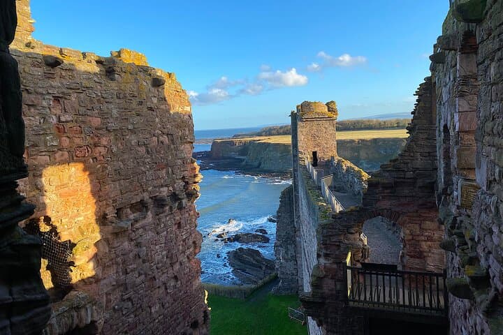 Castles, Coastline and Whisky: Private Day Tour from Edinburgh