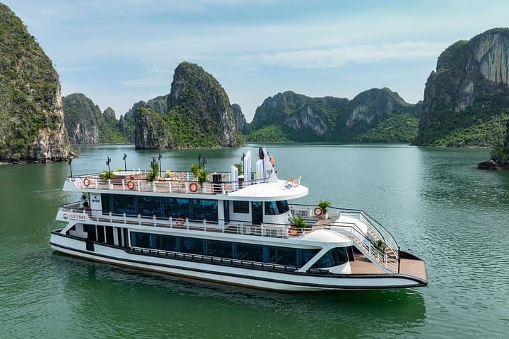 Halong Bay 6-Hour Luxury Day Cruise: Sung Sot Cave, Ti Top Island & Kayaking photo 1