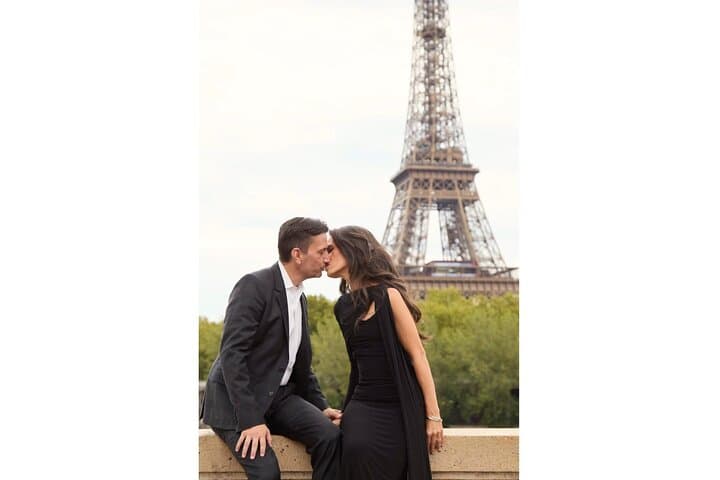 Eiffel Tower Private Photo Shoot: Capture Timeless Parisian Portraits