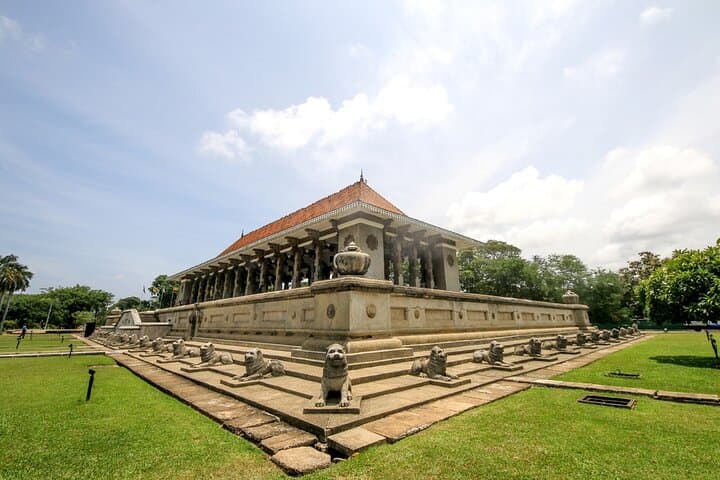 Colombo City Highlights Coach Tour — 5-Hour Guided Sightseeing from Galle Face Green photo 3