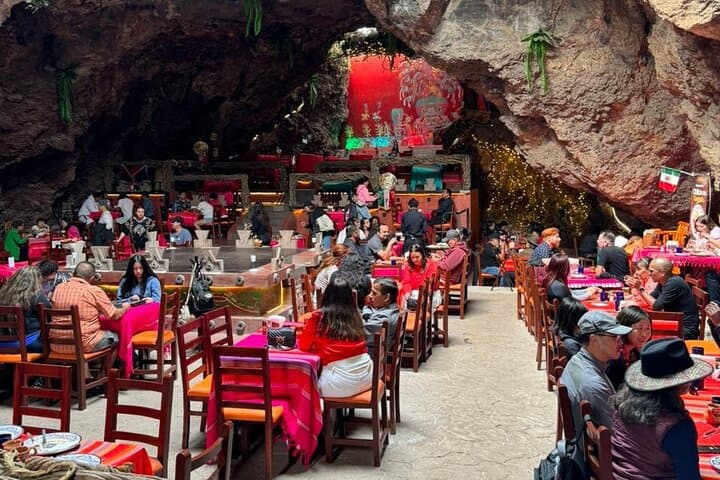 Hot Air Balloon Over Teotihuacan: Sunrise Flight, Cave Breakfast & Obsidian Workshop photo 4