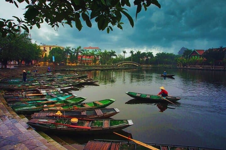 Quang Phu Cau & Ninh Binh Day Tour: Tam Coc Boat, Mua Cave & Bai Dinh photo 2