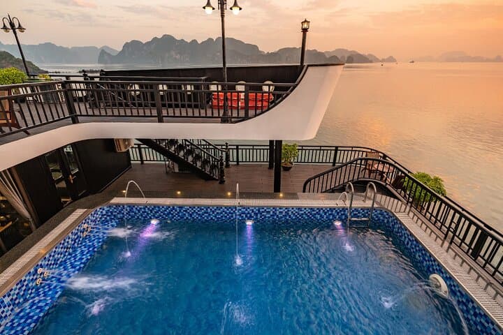 Rita Cruise: 2-Day Halong & Lan Ha Bay Overnight Scenic Journey photo 6