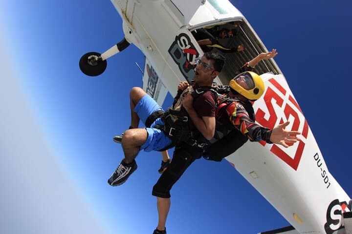 Desert Dropzone Dubai: Tandem Skydive Over the Golden Dunes