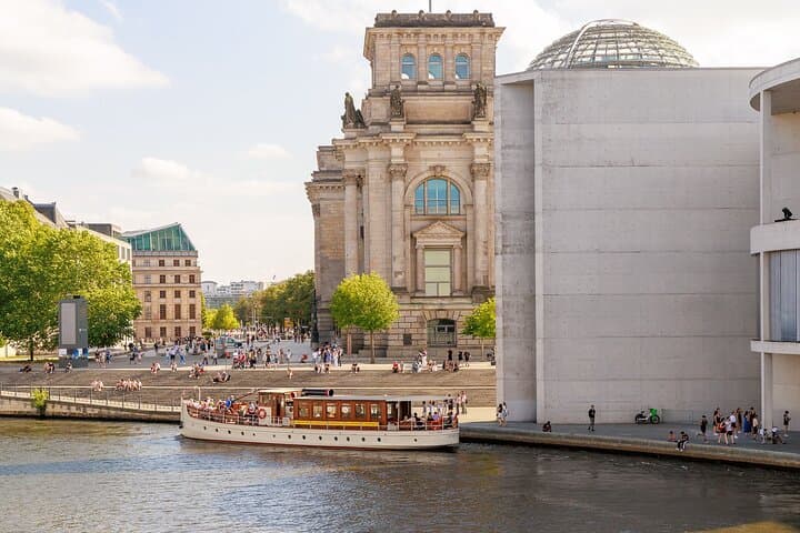 Mulled Wine on the Rocks: Winter Evening Cruise on Berlin’s Spree photo 6