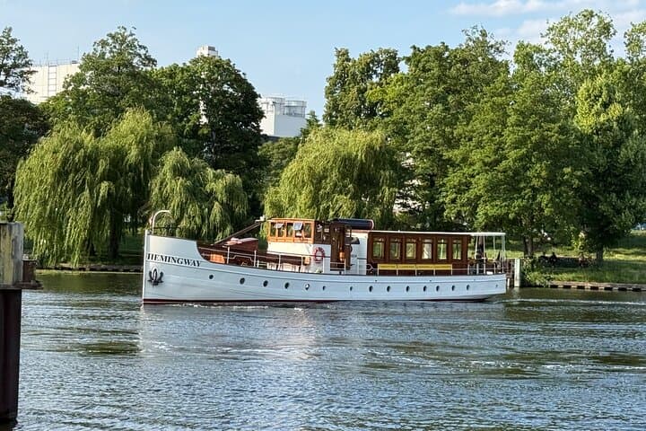 Mulled Wine on the Rocks: Winter Evening Cruise on Berlin’s Spree photo 4